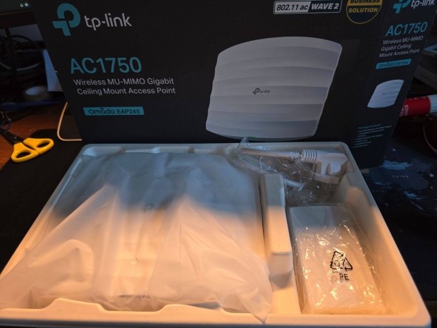 TP-Link EAP245 AC1750 Omada wifi access point