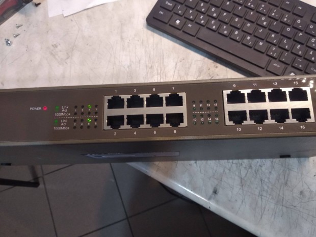 TP-Link TL-SG1016 - 16 portos Gigabit Switch