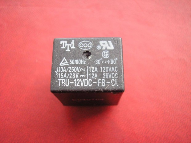 TTI gyártmányú relé , 12 V DC , 10 A 250 V AC , 1 morze