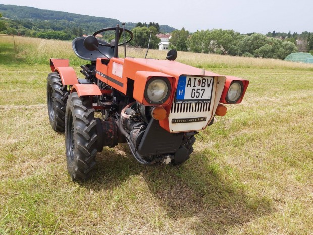TZ4K MT8 kistraktor sok vizsgával, új gumikkal. Házhozszállítva is!