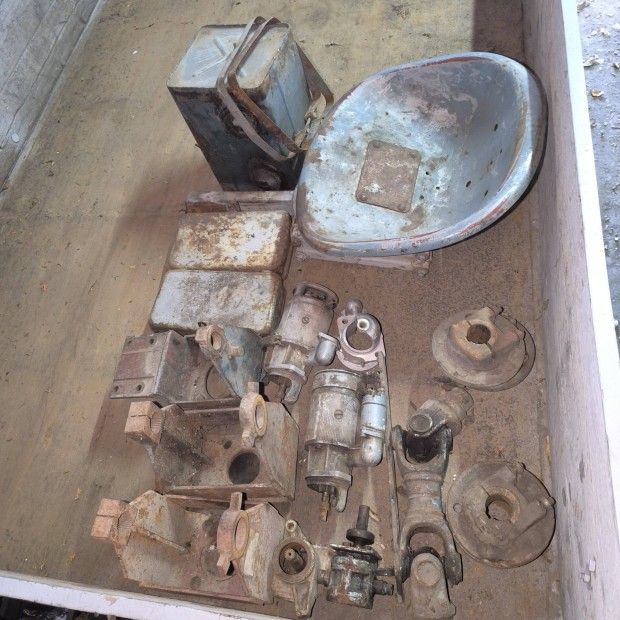 TZ4K, TZ-4K, R�ba 15 alkatr�sz, tank, �l�s, olajpumpa, szersz�mos 