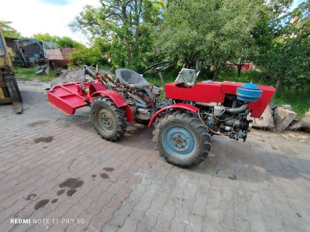 TZ4k Traktor elad
