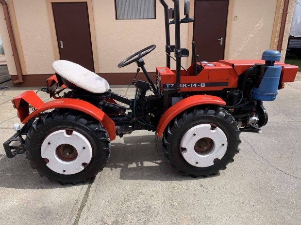 TZ-4K-14-B traktor