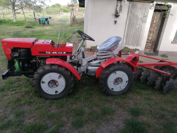 TZ 4 K 14 B Traktor
