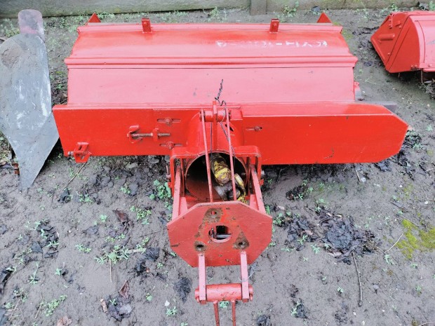 TZ 4 K-hoz vagy R�ba 15 kistraktorhoz gy�ri talajmar�