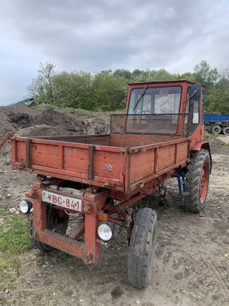 T-16 m Harkov traktor elad