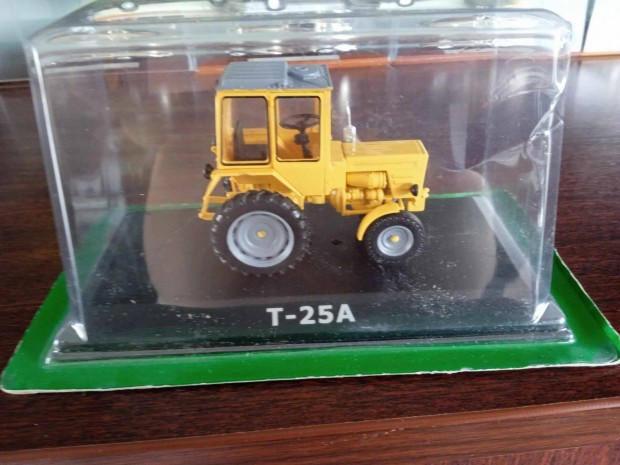 T 25-A sarga traktor kisauto modell 1/43 Elad