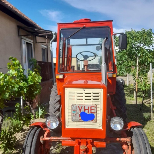 T 25 Vlagyimirec traktor rvnyes mszakival elad
