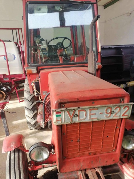 T 25-s traktor elad