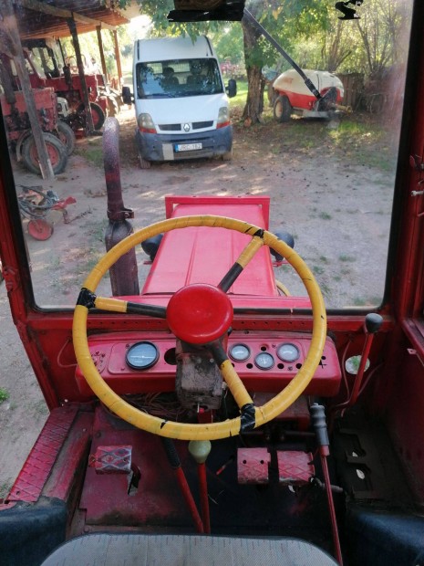 T 25 traktor