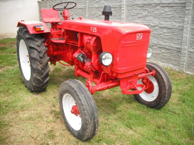 T 25 traktor