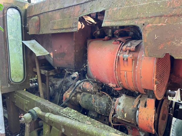 T-25 traktoralkatrszek