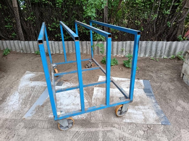 Tbls anyag szlit kocsi.