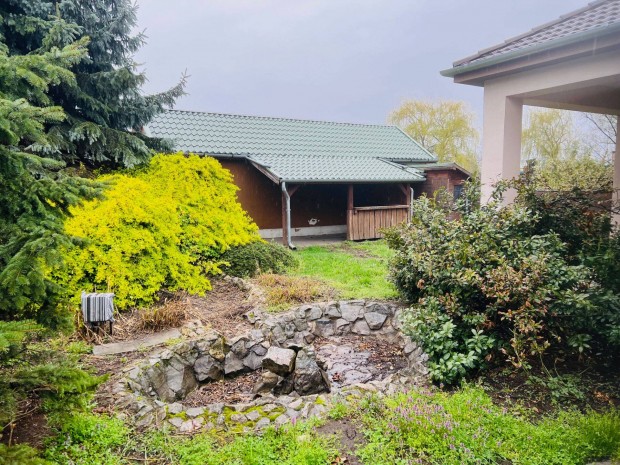 T�bor utc�n lak�h�z elad�