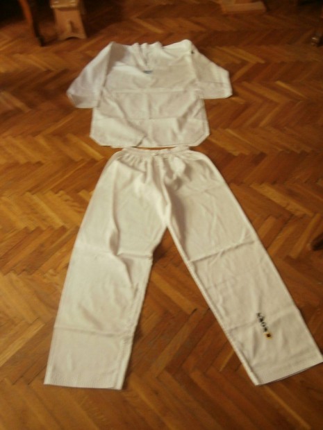 Taekwondo ruha elad