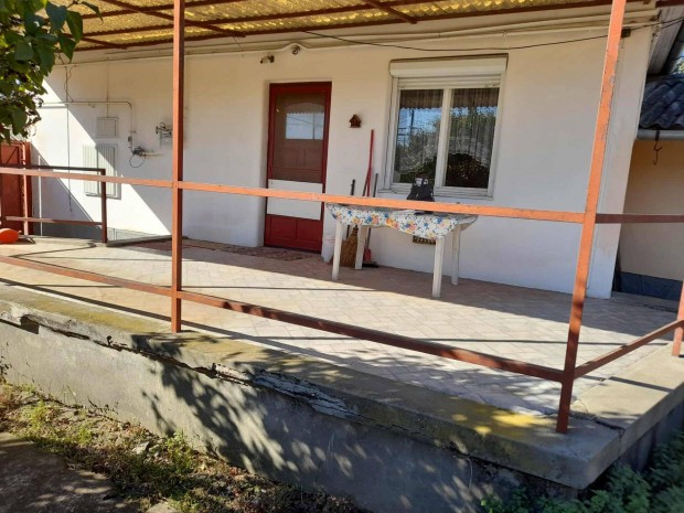 T�gas, 3 szob�s t�gla�p�t�s� csal�di h�z