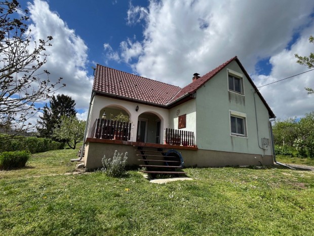 Tgas, feljtott csaldi hz Vasvron parkostott, panorms