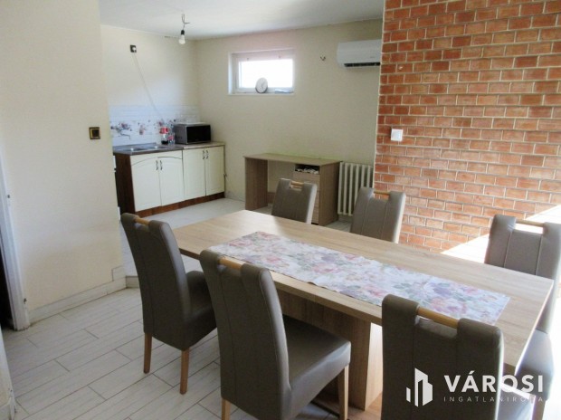 T�gas, k�tgener�ci�s otthon Szentes sz�v�ben, gar�zzsal!