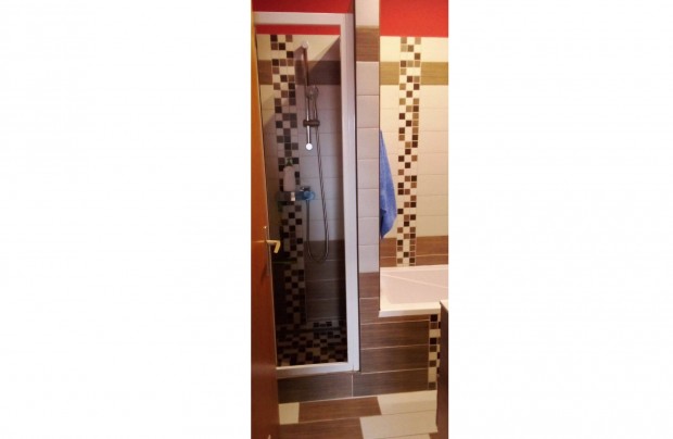Tgas, modern 3+1 szobs laks Krmend belvrosban, garzsopcival