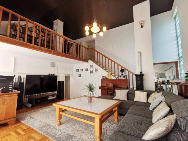 T�gas, napf�nyes csal�di h�z elad� Lengyelt�tiban