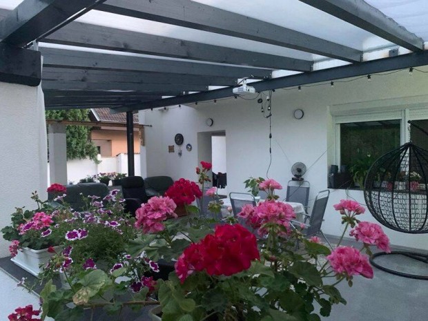 T�gas csal�di f�szek �reghegyen