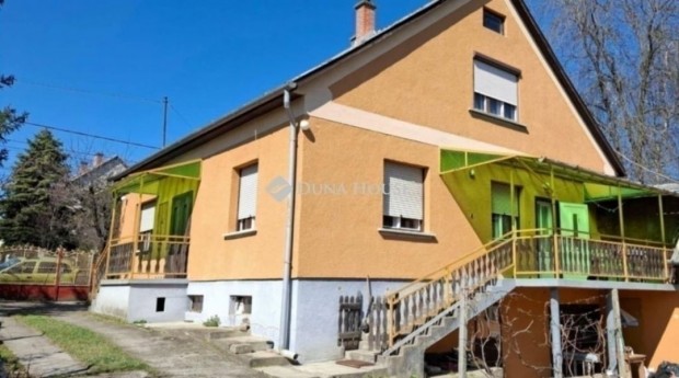 T�gas csal�di h�z Gy�mr� k�zpontj�ban