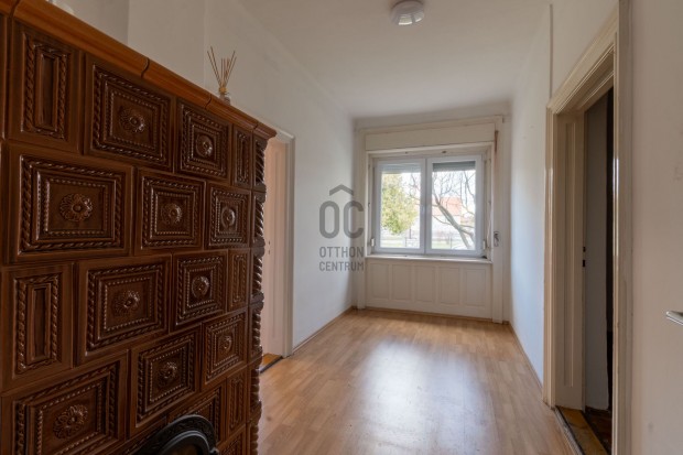 T�gas csal�di h�z P�tk�n!