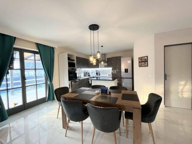 T�gas csal�di h�z S�ben#5144952