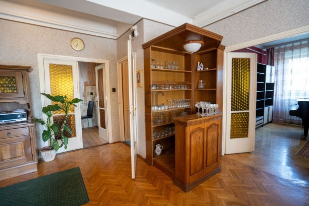 T�gas csal�di h�z, rengeteg lehet�s�ggel!