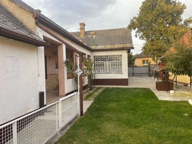 T�gas h�z 5 szob�val, kerttel �s pinc�vel