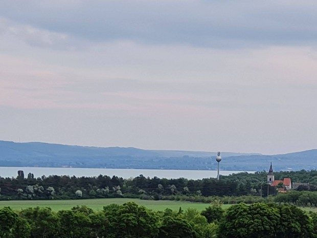 Tagyon zrtkerti rszn panorms pince elad