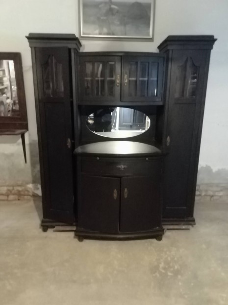 T�jh�zi autentikus b�tor megfelel� k�rnyezetben hiteles berendez�s