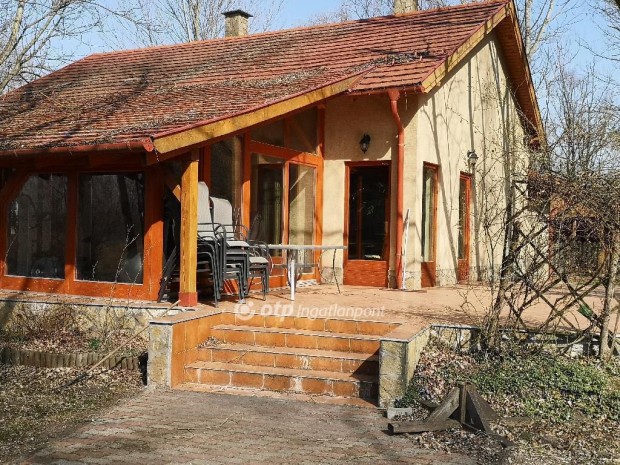 Tak�csii elad� 350 nm-es h�z