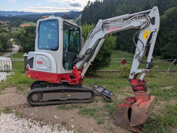 Takeuchi TB225 Martin Powertilt 