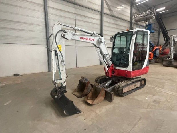 Takeuchi TB 228 / 3.594 h üzemóra / Lízing 20%-tól
