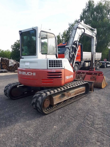 Takeuchi tb80Fr gumihevederes forg kotr