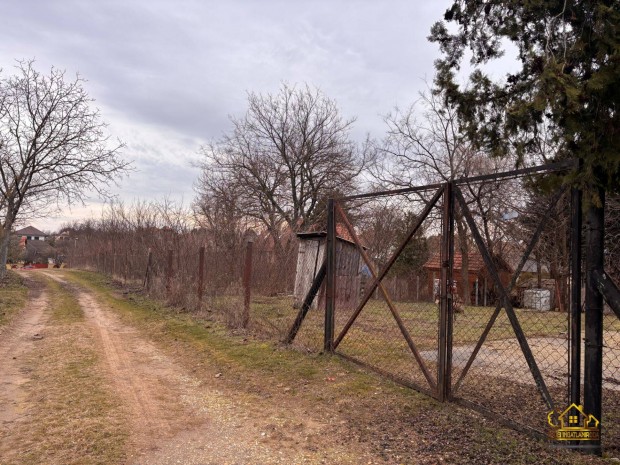 Taksonyban 3 lak�s �p�t�s�re alkalmas telek! 1212