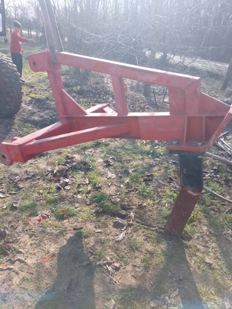 Talajlaz�t�, gy�k�rszaggat� elad�