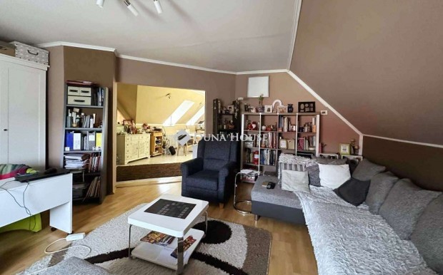 Tam�sii 210 nm-es h�z elad�