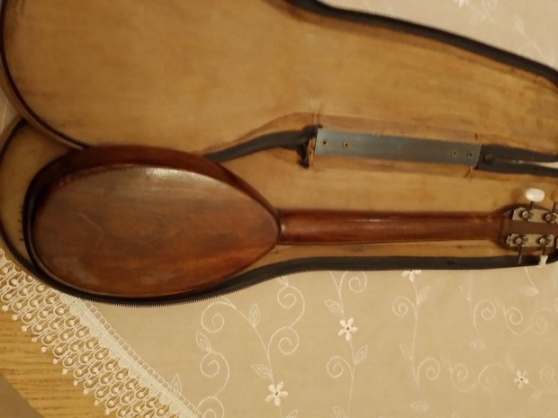 Tambura,szerb hangszer