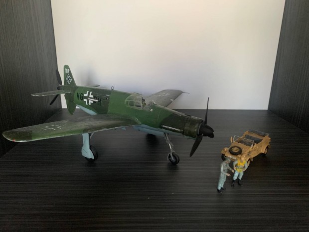 Tamiya | Dornier Do335A Pfeil & Kubelwagen Type 82 makett
