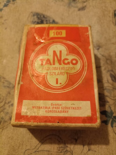 Tango fa beereszt