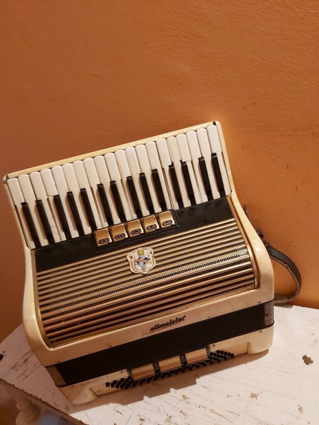Tangoharmonika Harmonika felújításra szoruló 25ezer ft