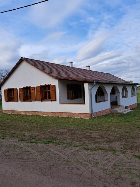Tanya eladó Felsőpakony