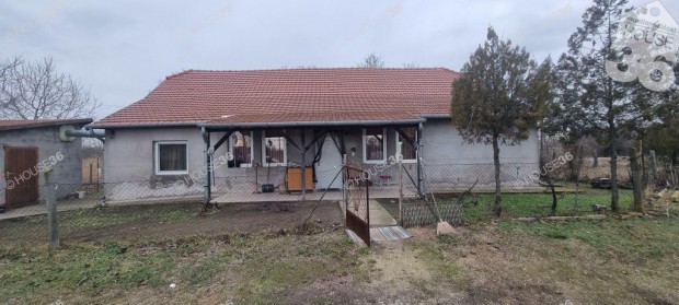 Tanyasi h�z nagy ter�lettel elad�!