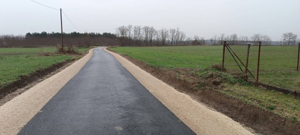 Tany�s�that� sz�nt�f�ld, Budapestt�l 25 km-re Vasadon Elad�! 4 hekt�r