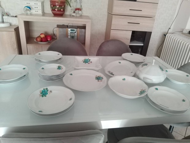 Tányérkészlet hagyatékból szép állapotban eladó (6 személyes)
