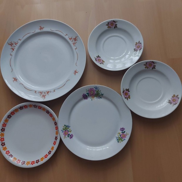 T�ny�rok, t�bb f�le.