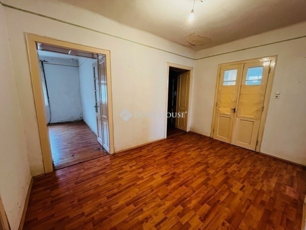 T�pi�szecs�i 98 nm-es h�z elad�