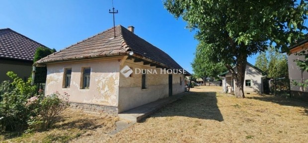 T�pi�szecs�i elad� 925 nm-es telek